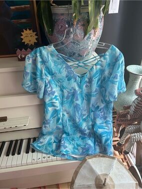 Vintage Y2K Tradition Blue Floral Criss Cross V Neck Flutter Sleeve Blouse M